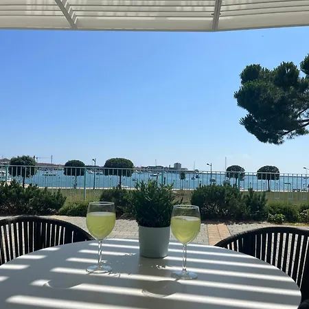 Superior Seaview Apt. With Pool Apartament