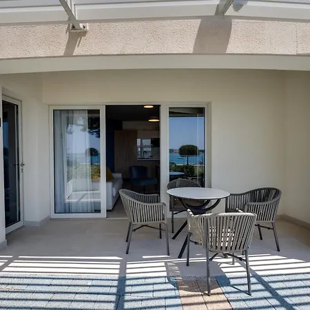 Superior Seaview Apt. With Pool *