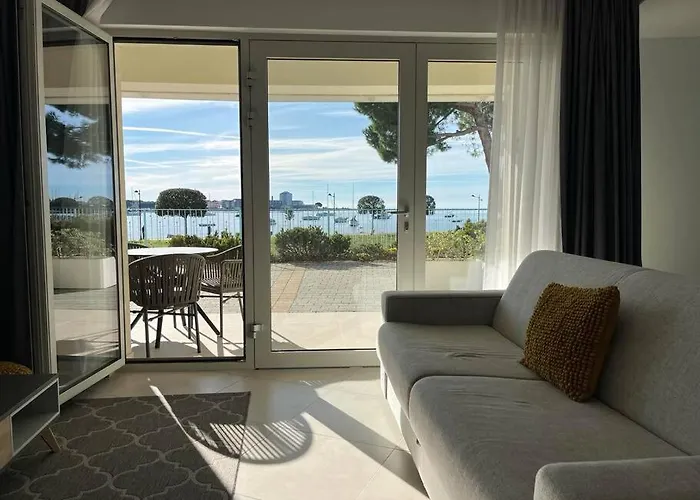 Superior Seaview Apt. With Pool * Umag