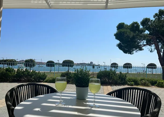 Superior Seaview Apt. With Pool Apartman