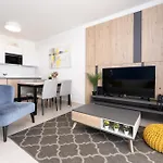 Superior Seaview Apt. With Pool Umag
