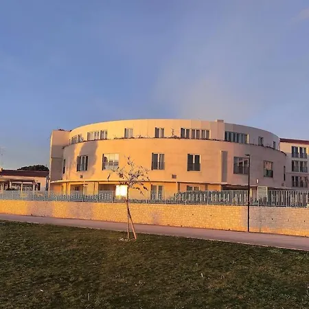 Superior Seaview Apt. With Pool