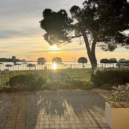 Superior Seaview Apt. With Pool Апартаменты *