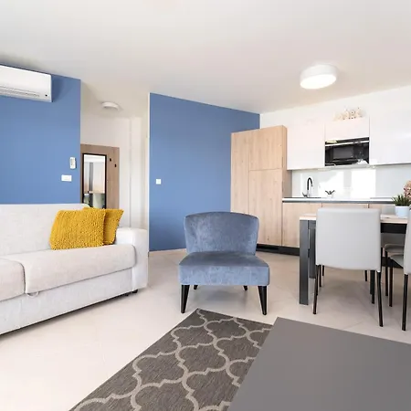 아파트 Superior Seaview Apt. With Pool 우마그