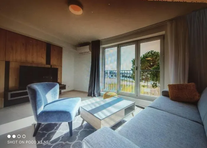 Superior Seaview Apt. With Pool