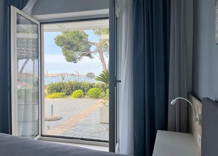 Superior Seaview Apt. With Pool 아파트 우마그