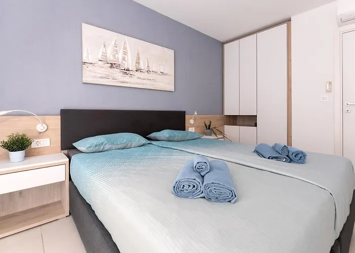 아파트 Superior Seaview Apt. With Pool *