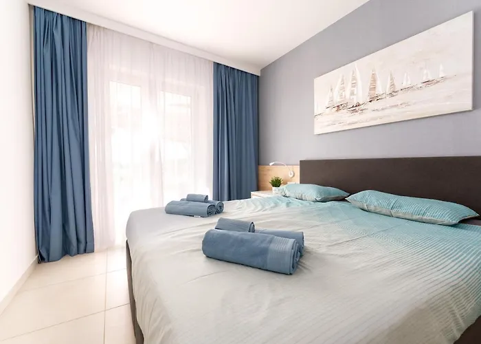 Superior Seaview Apt. With Pool 아파트 우마그