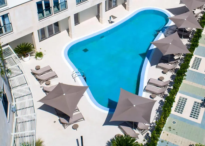 Superior Seaview Apt. With Pool 아파트