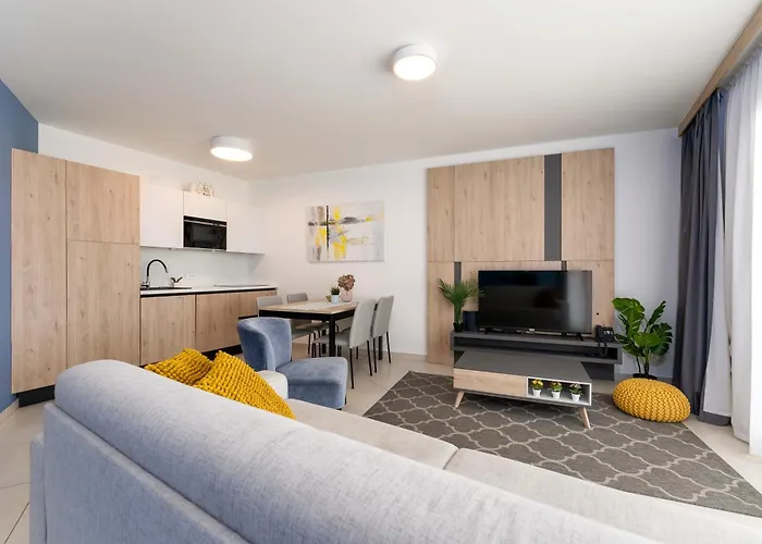 Superior Seaview Apt. With Pool 아파트