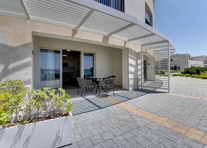 Superior Seaview Apt. With Pool *