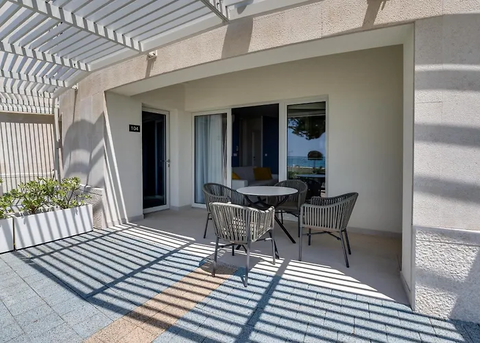 Superior Seaview Apt. With Pool 아파트 우마그