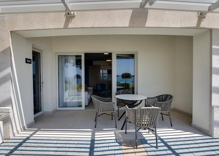 Superior Seaview Apt. With Pool *