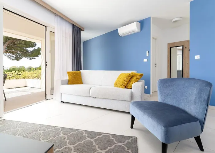 Superior Seaview Apt. With Pool * 우마그