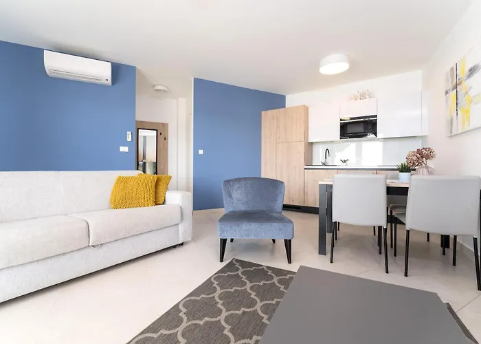 아파트 Superior Seaview Apt. With Pool 우마그