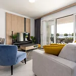 Superior Seaview Apt. With Pool Umag