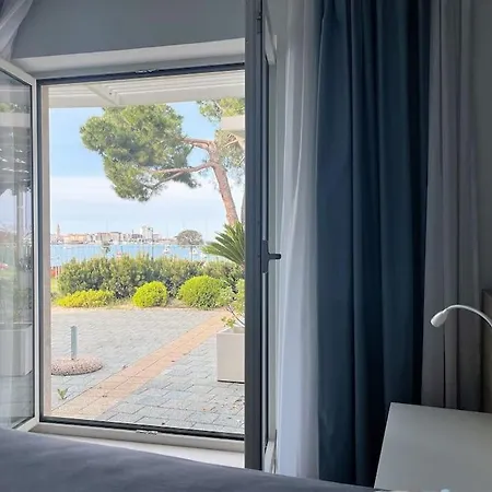 Superior Seaview Apt. With Pool Апартаменты Умаг